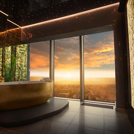 30Th+ Floor Apartments In Sky Tower Breslau Exterior foto